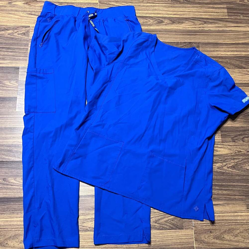 Med Couture Insight Scrub Set - Joggers and Top Size Large/XL - Blue